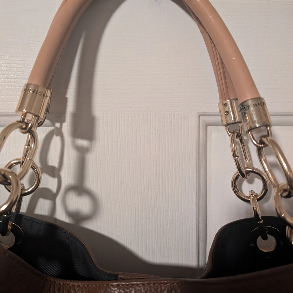 Tommy Hilfiger Brown Tote Leather Handbag NWOT - Picture 3 of 8